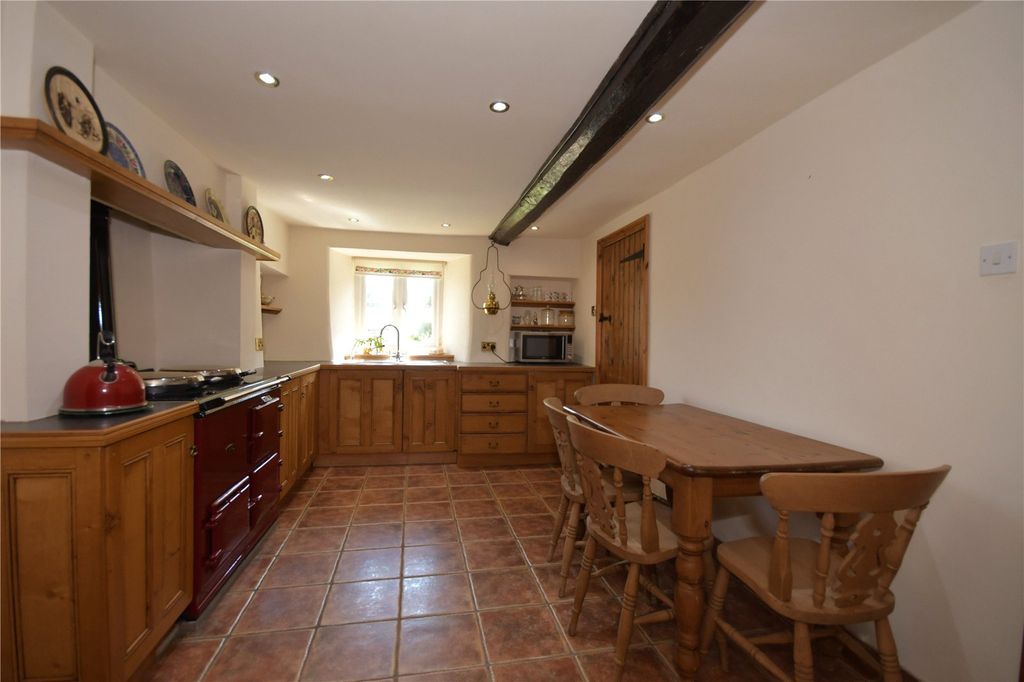 Property photo 2 of 40 Kitchen/Dining