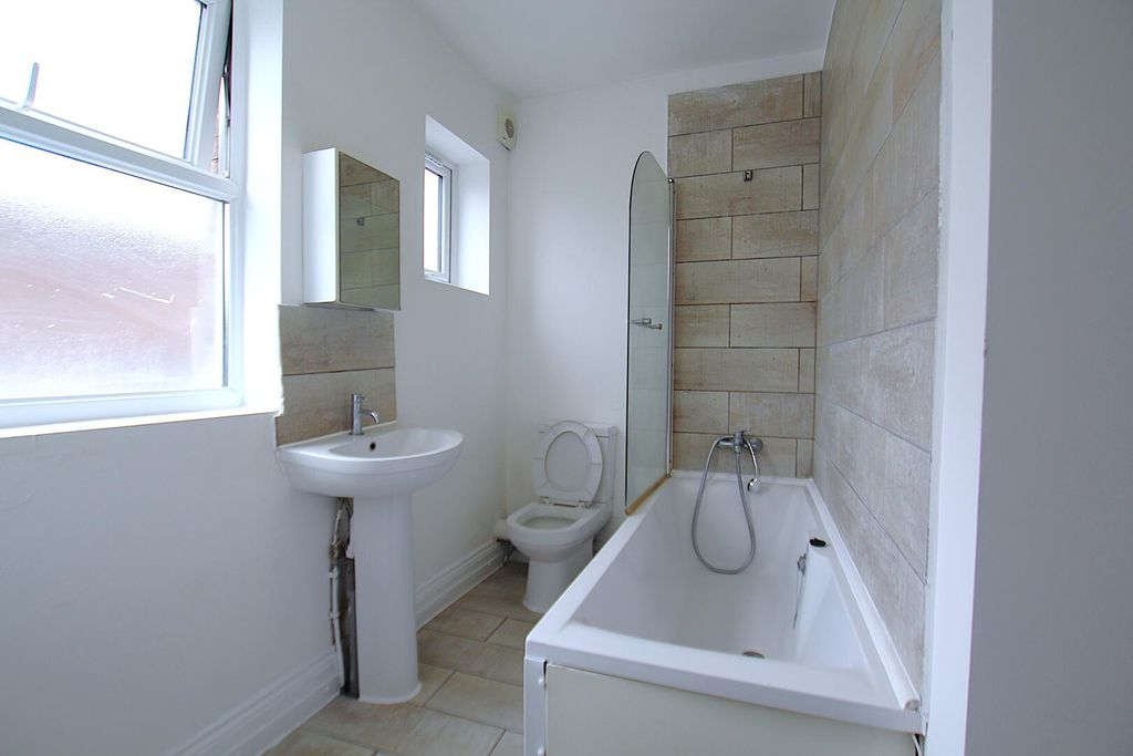 Property photo 1 of 5 Bathroom