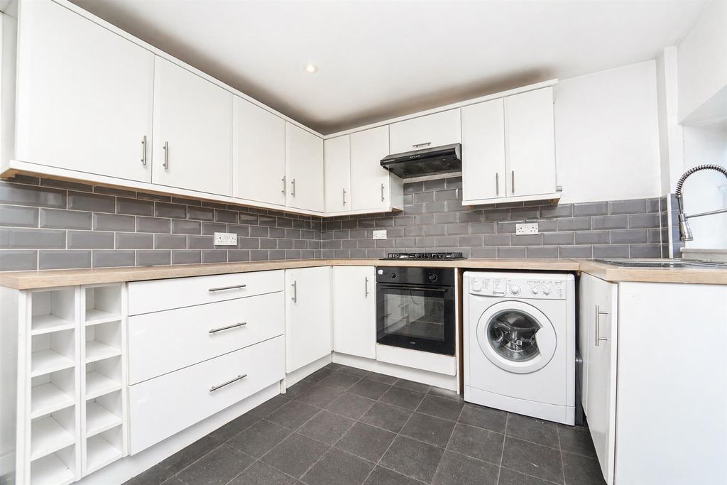 Property photo 3 of 15 Kitchen