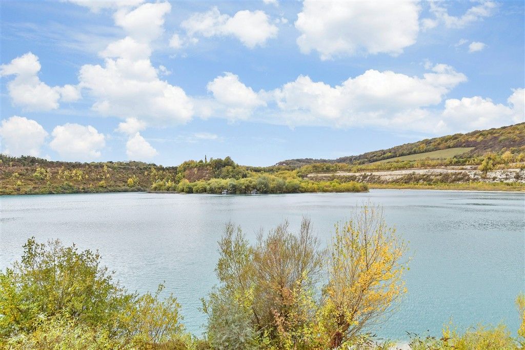 Property photo 2 of 9 Surrounding Area