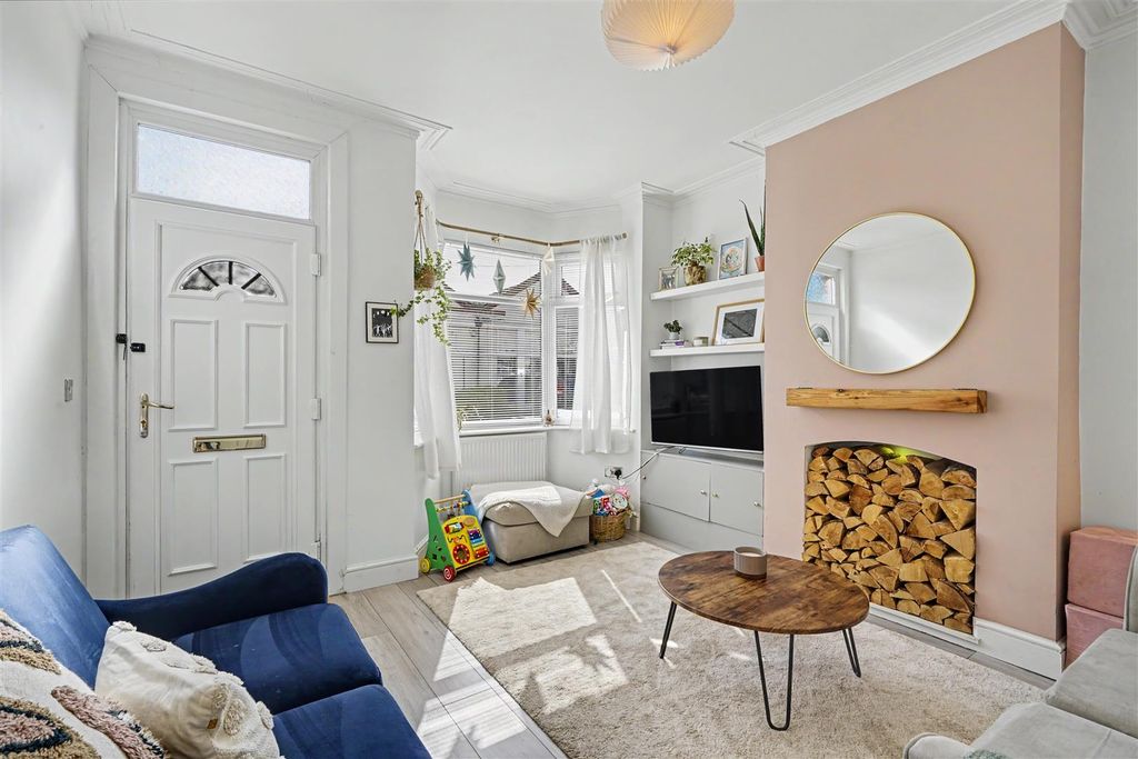 Property photo 2 of 20 Living Room