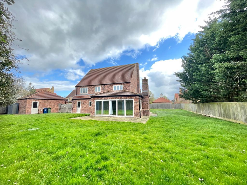 Property photo 2 of 32