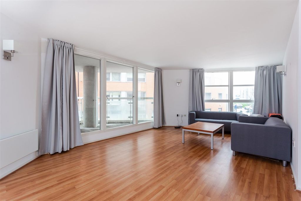 Property photo 1 of 10 1903201916_Lkhm_Flat 3 Aurora Building 164 Blackwa