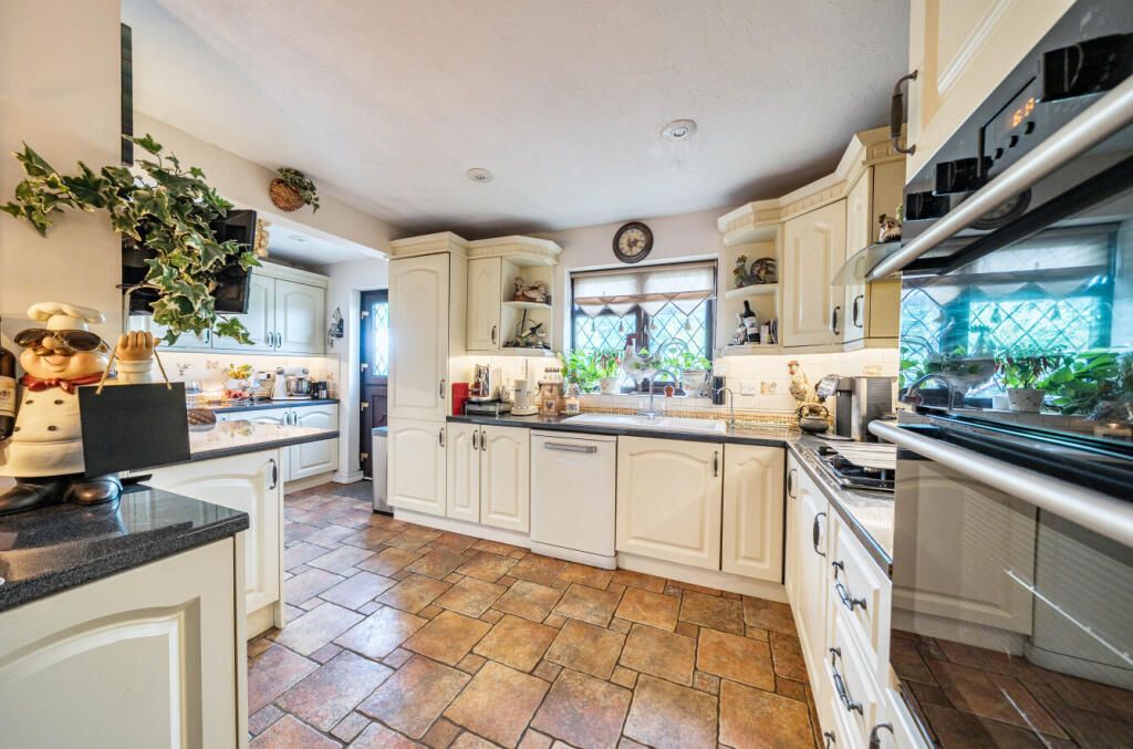 Property photo 2 of 14 Kitchen/Breakfast Room