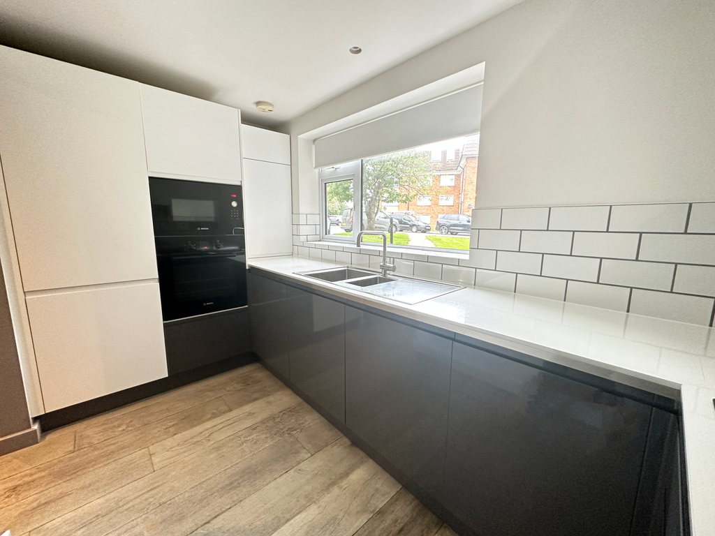 Property photo 2 of 10 Kitchen