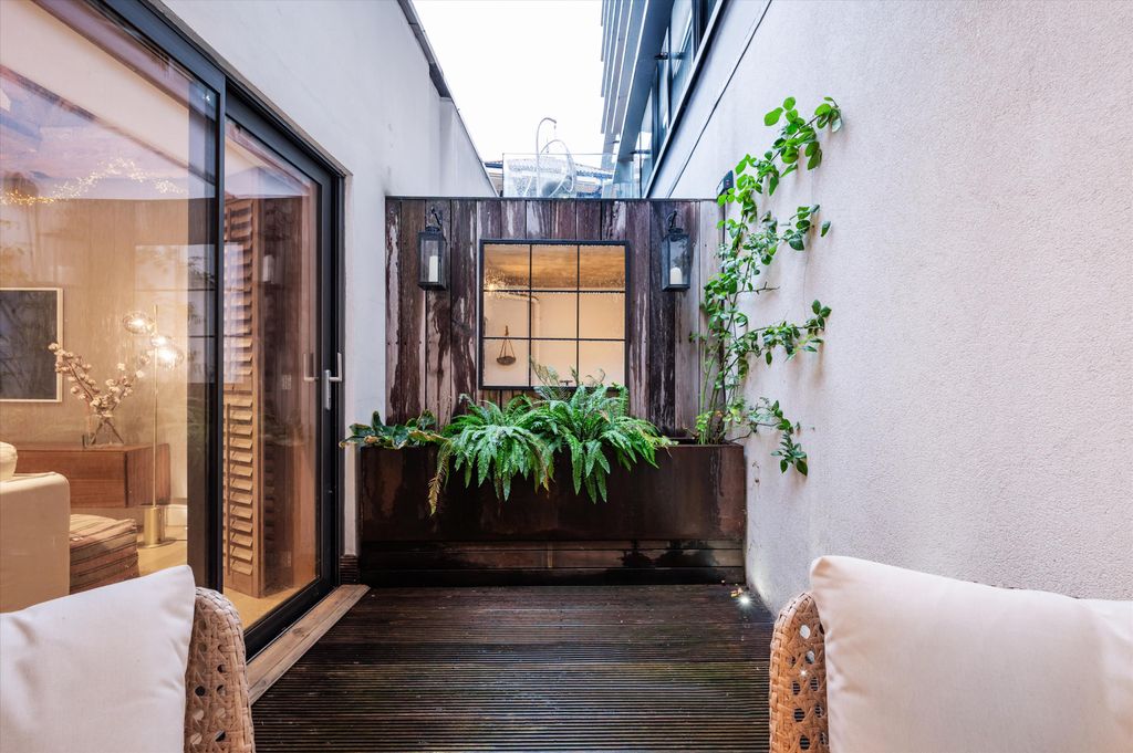 Property photo 3 of 25 Image