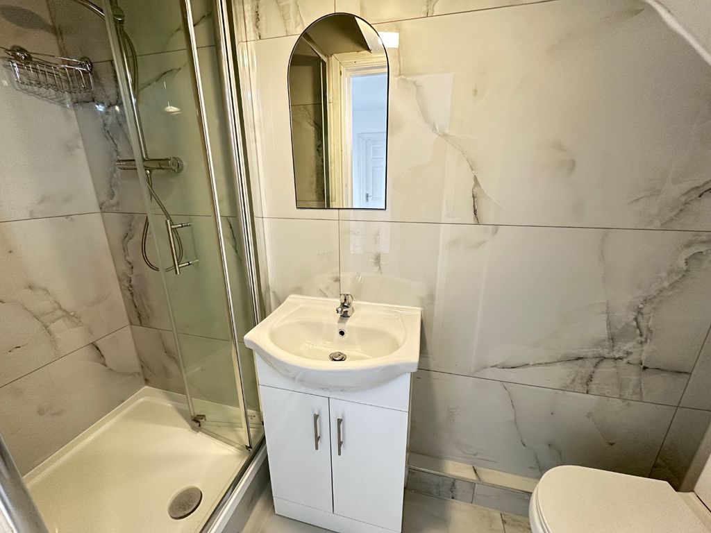 Property photo 3 of 8 4635392