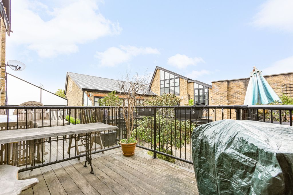 Property photo 3 of 11