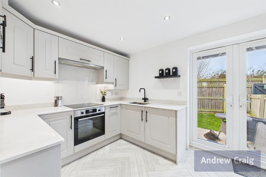 Property photo 3 of 12 Kitchen