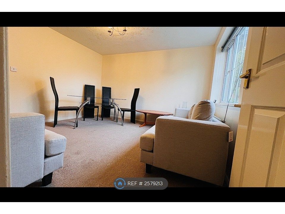 Property photo 2 of 31 Lounge Area