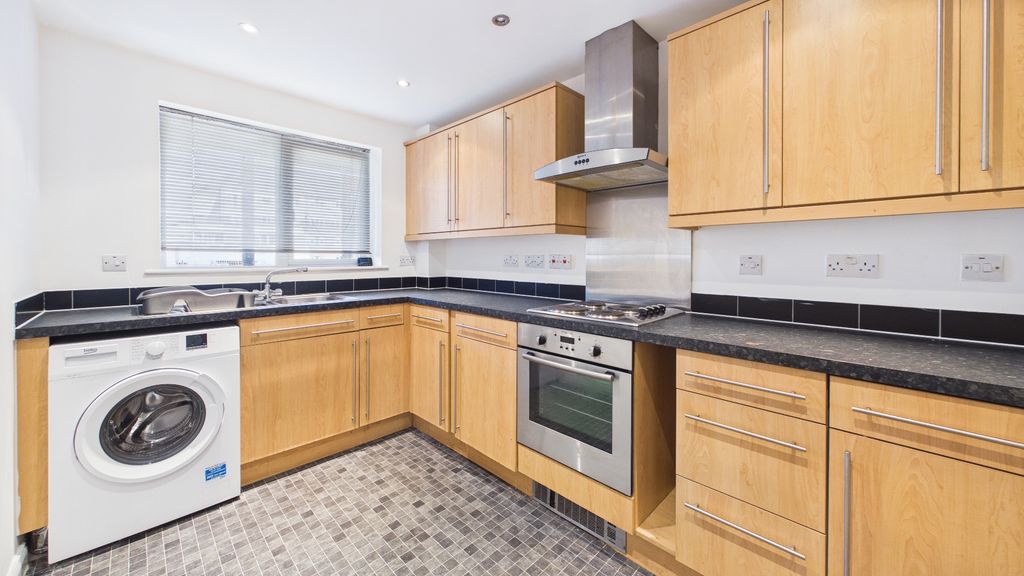 Property photo 2 of 13 5117795