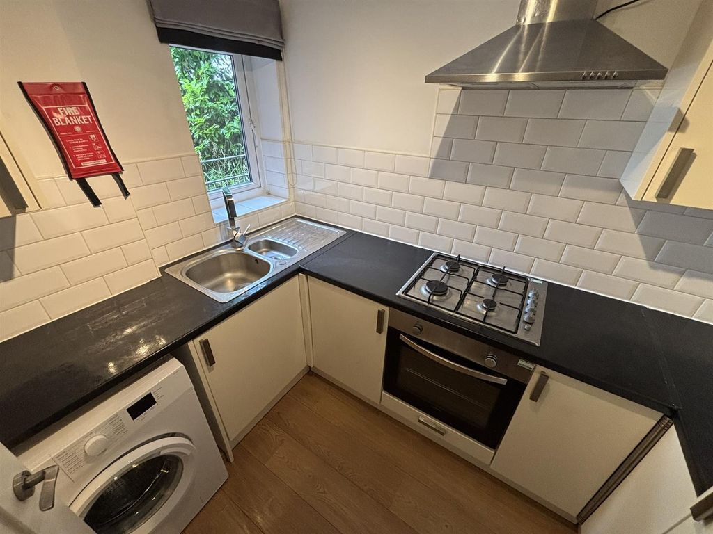 Property photo 3 of 16 Kitchen