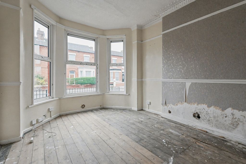 Property photo 2 of 27 Flats 1 &amp; 2, 69 Salisbury Road, Liverpool, L15 1Hw