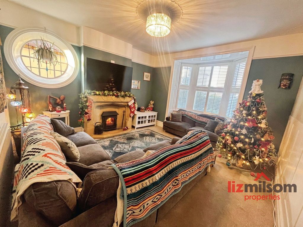 Property photo 2 of 42