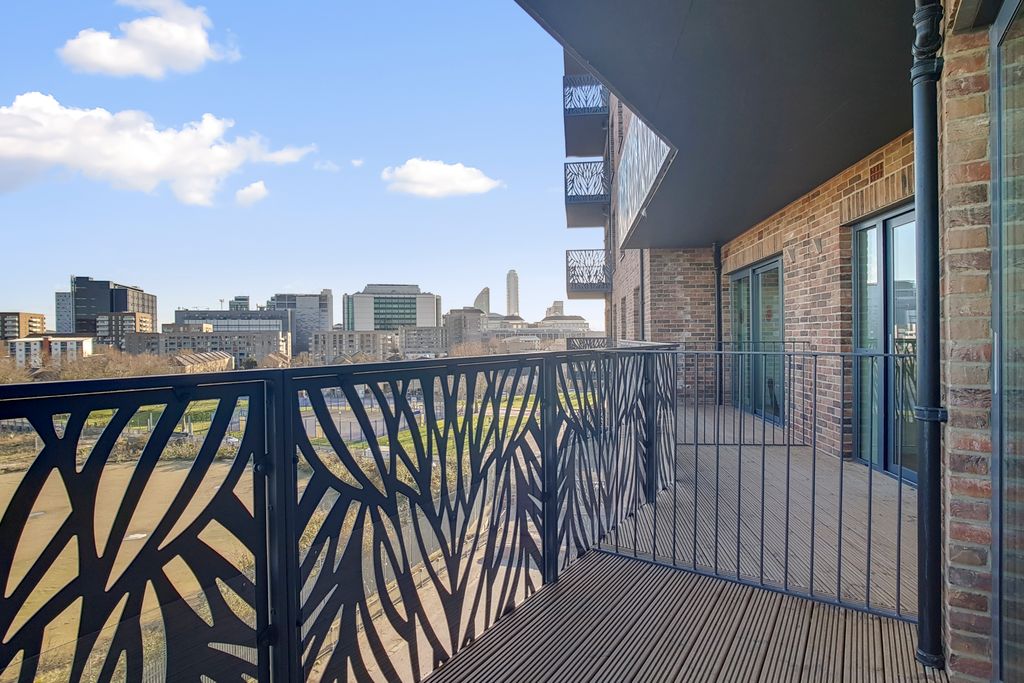 Property photo 2 of 10 Balcony