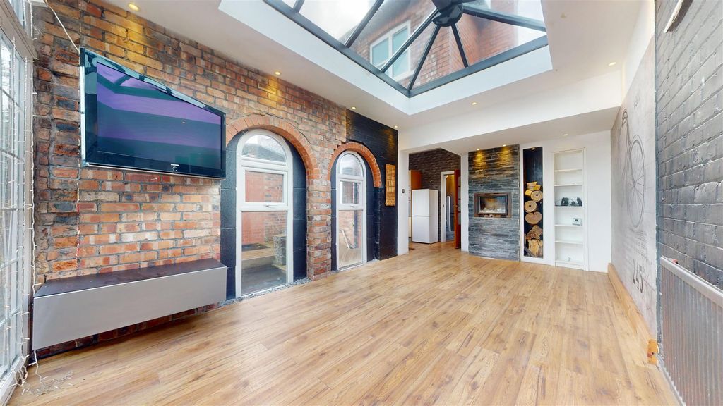 Property photo 3 of 40 Knowsley Road Reception Room