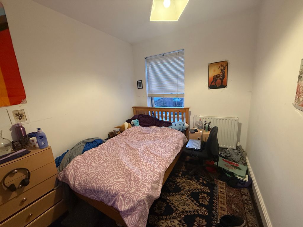 Property photo 3 of 7 Bedroom 2