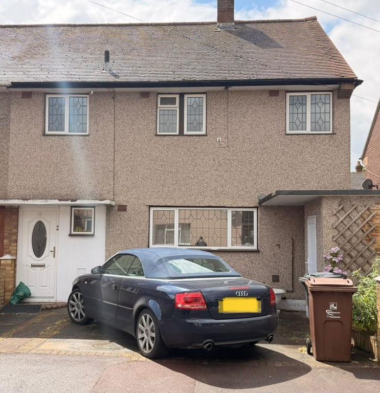Property photo 1 of 3 3 Bed Terraced House To Rent Roosevelt Way, Dagenham Rm10