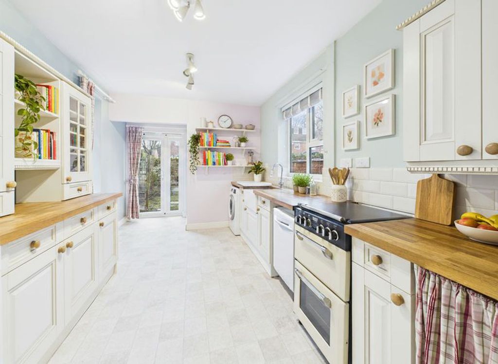 Property photo 2 of 20 Lounge (Virtually Enhanced)