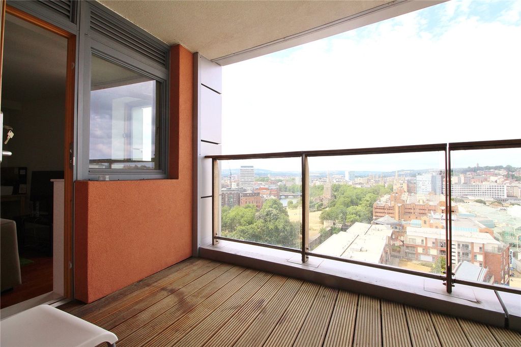 Property photo 3 of 8 Picture No. 09