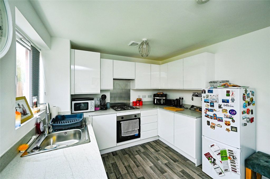 Property photo 2 of 17 Kitchen