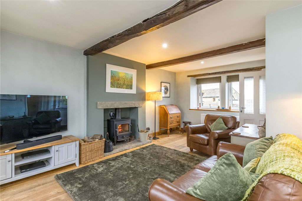 Property photo 2 of 22 Lounge