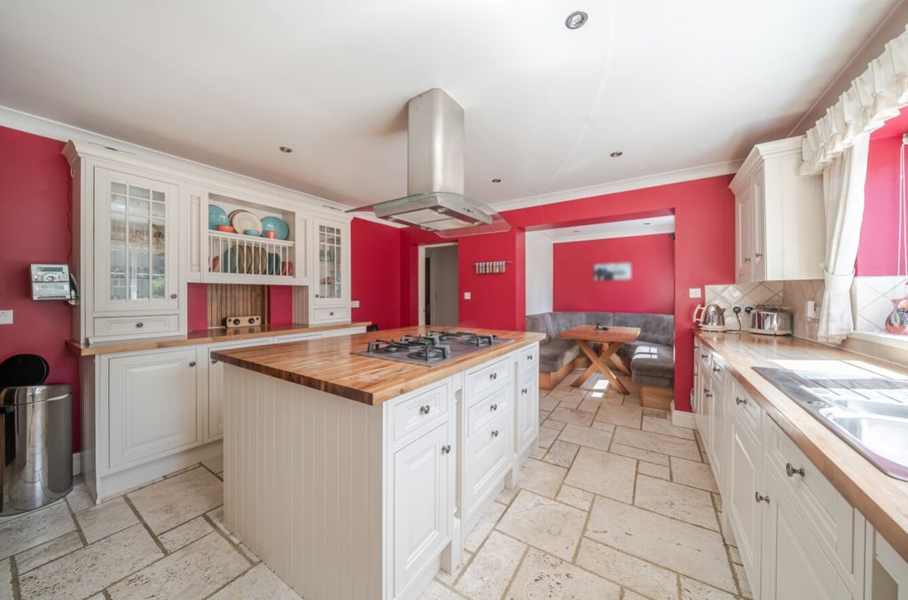 Property photo 2 of 39 8-6A75c491c19F2-1502183-19Fdbf217F50E-8-8