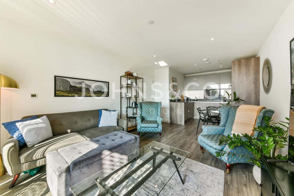 Property photo 1 of 11