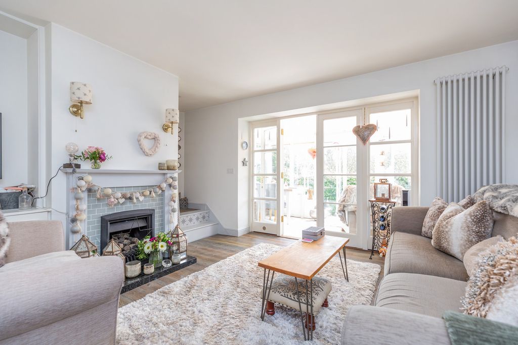 Property photo 2 of 24