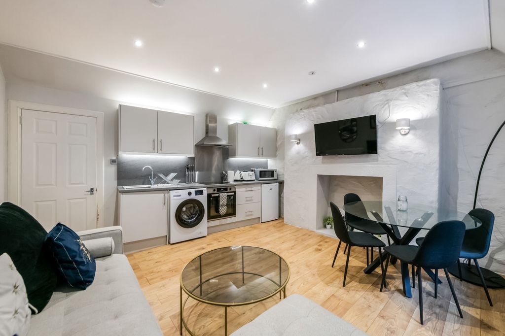 Additional image 4 of 2 bed flat for saleThe Cross, Crieff PH7