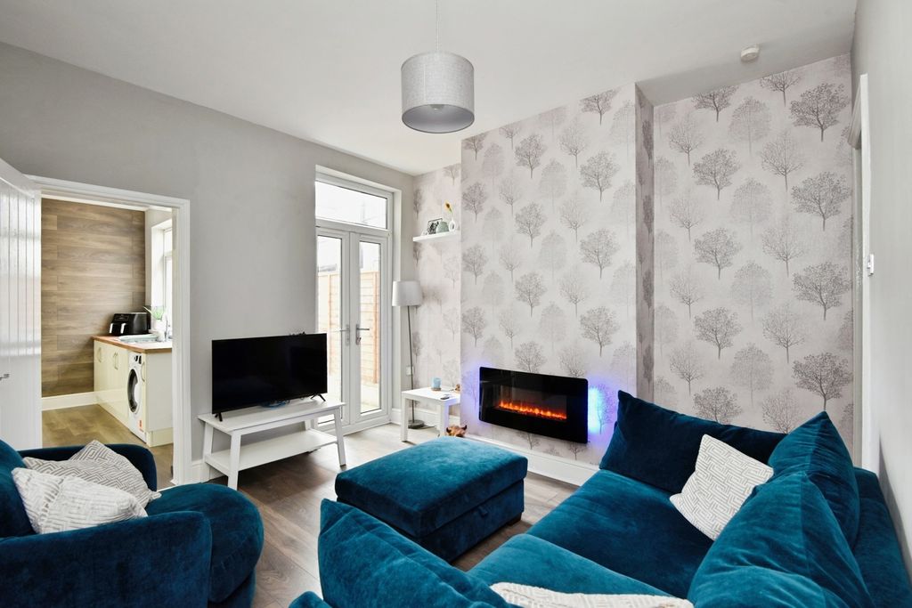 Property photo 2 of 14 Photo