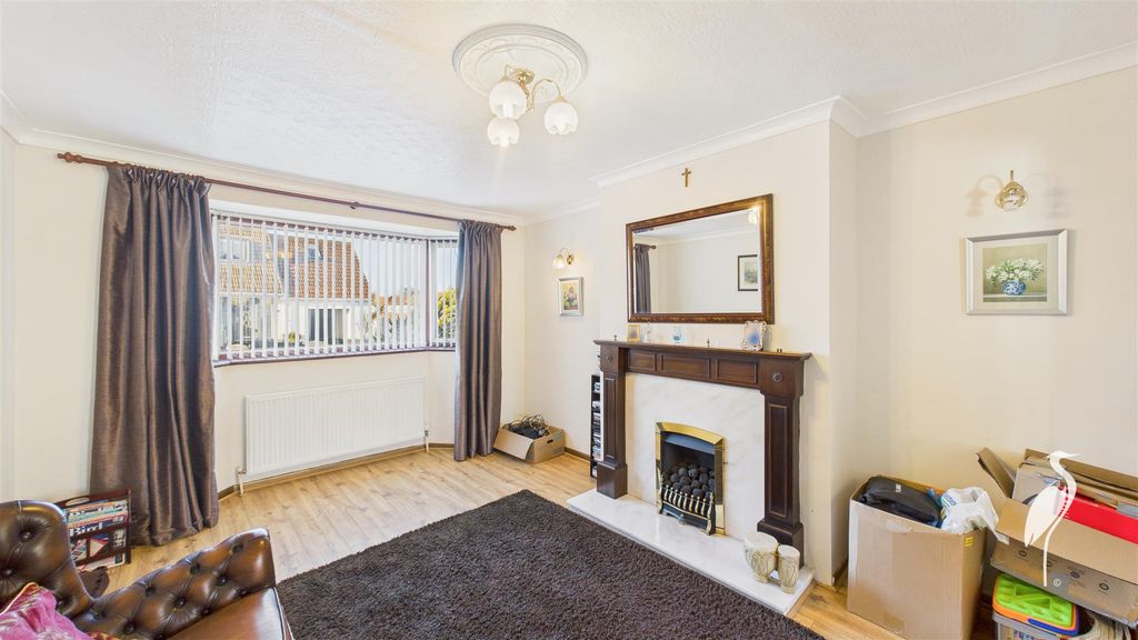 Property photo 3 of 24 Lounge