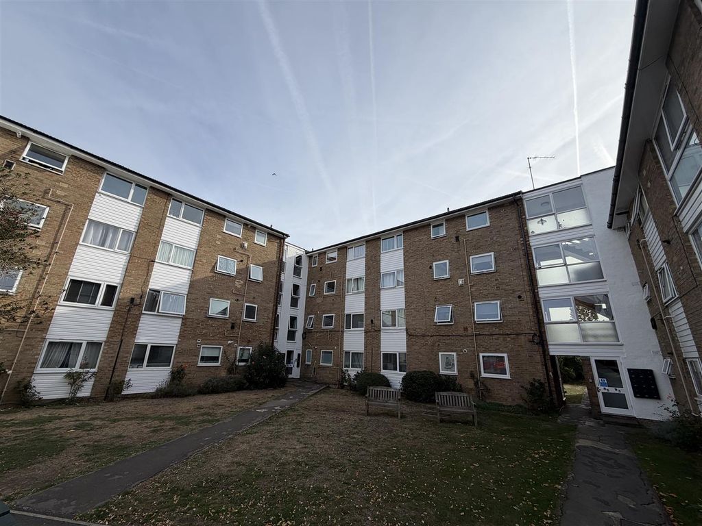Property photo 1 of 10 External