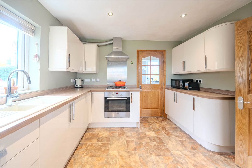 Property photo 2 of 16 Picture No. 06