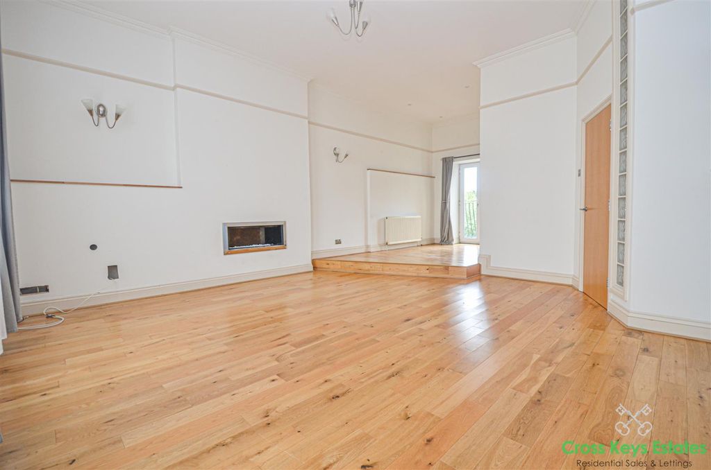 Property photo 2 of 22 Lounge/Diner