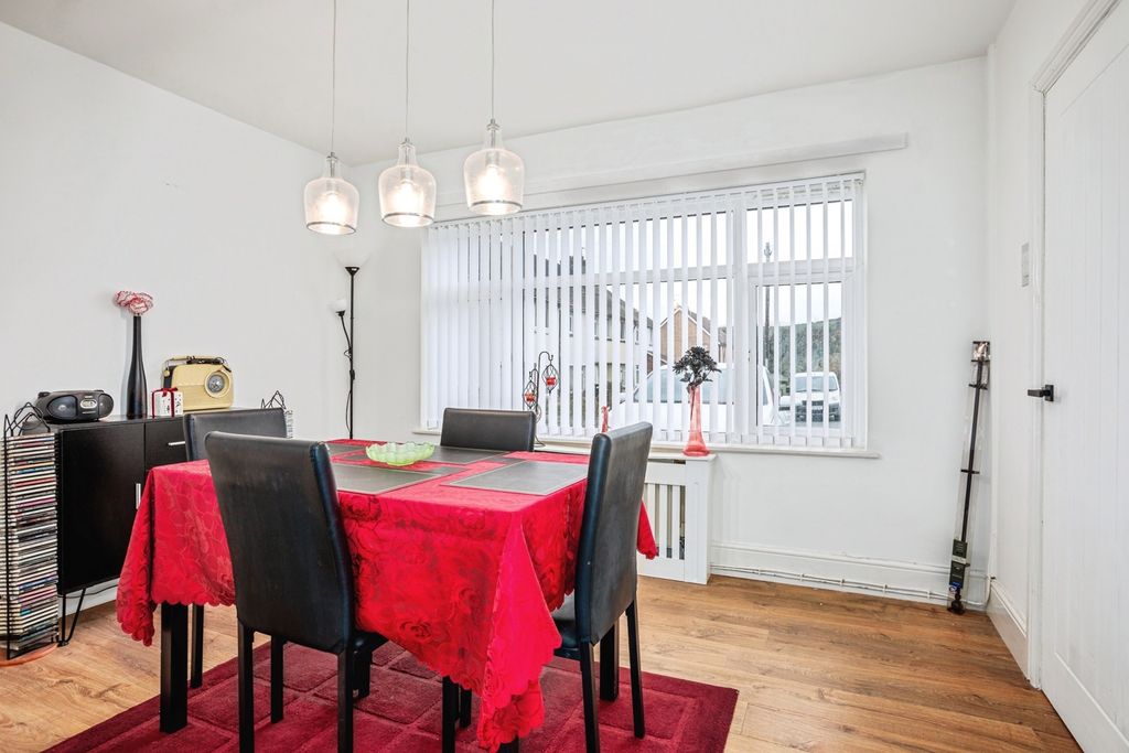 Property photo 3 of 17 Photo