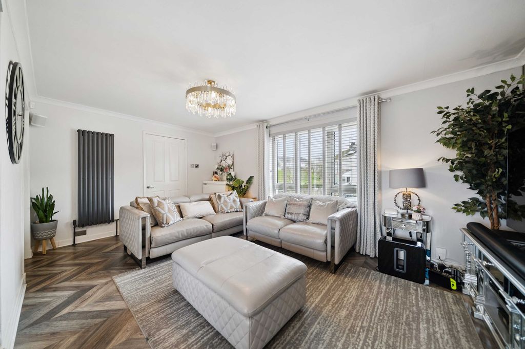 Property photo 2 of 25