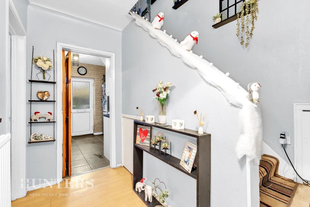 Property photo 3 of 19 Hallway