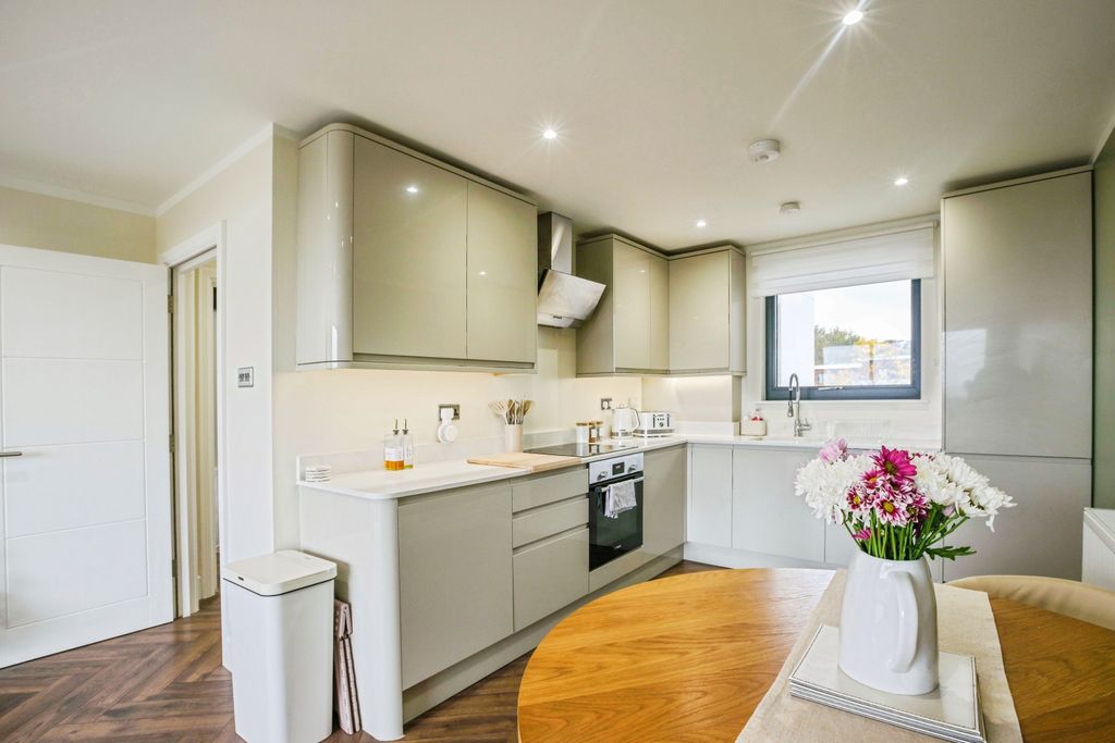 Property photo 2 of 17 Kitchen