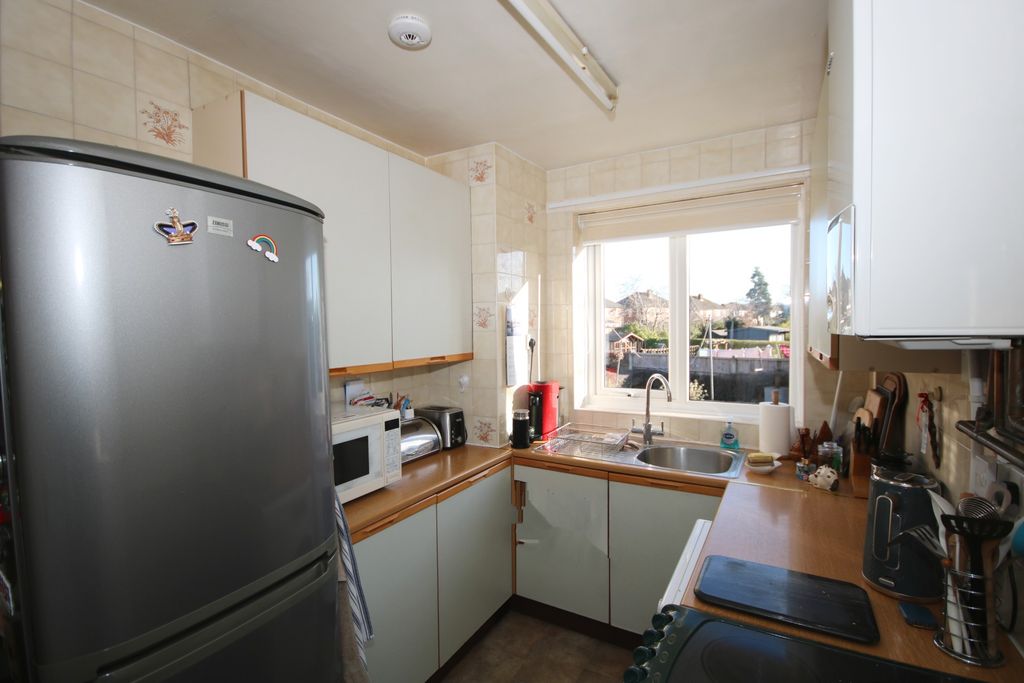 Property photo 3 of 8 Kitchen