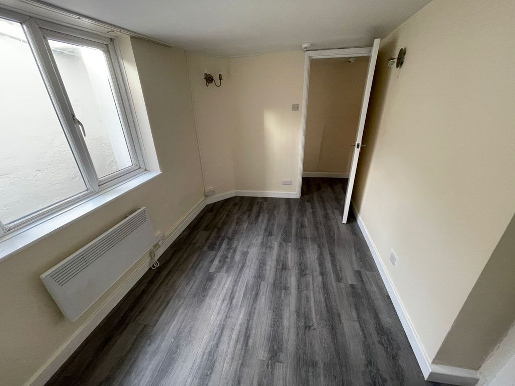 Property photo 3 of 8 Photo 8