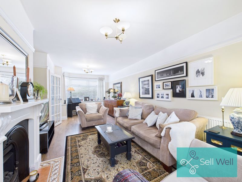 Property photo 2 of 33 Lounge