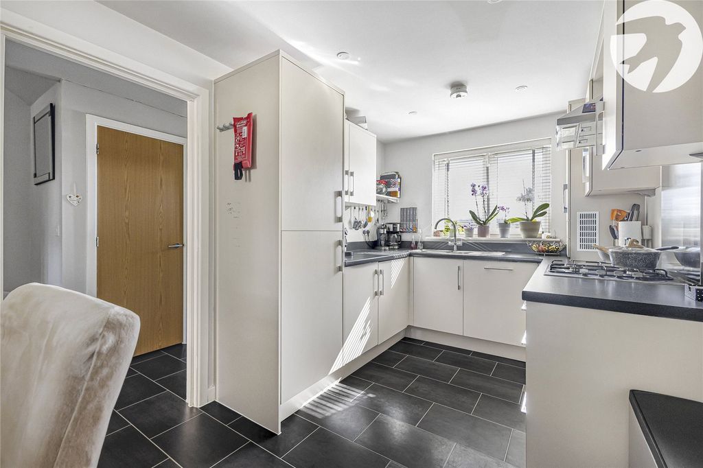 Property photo 1 of 28 Picture No. 12