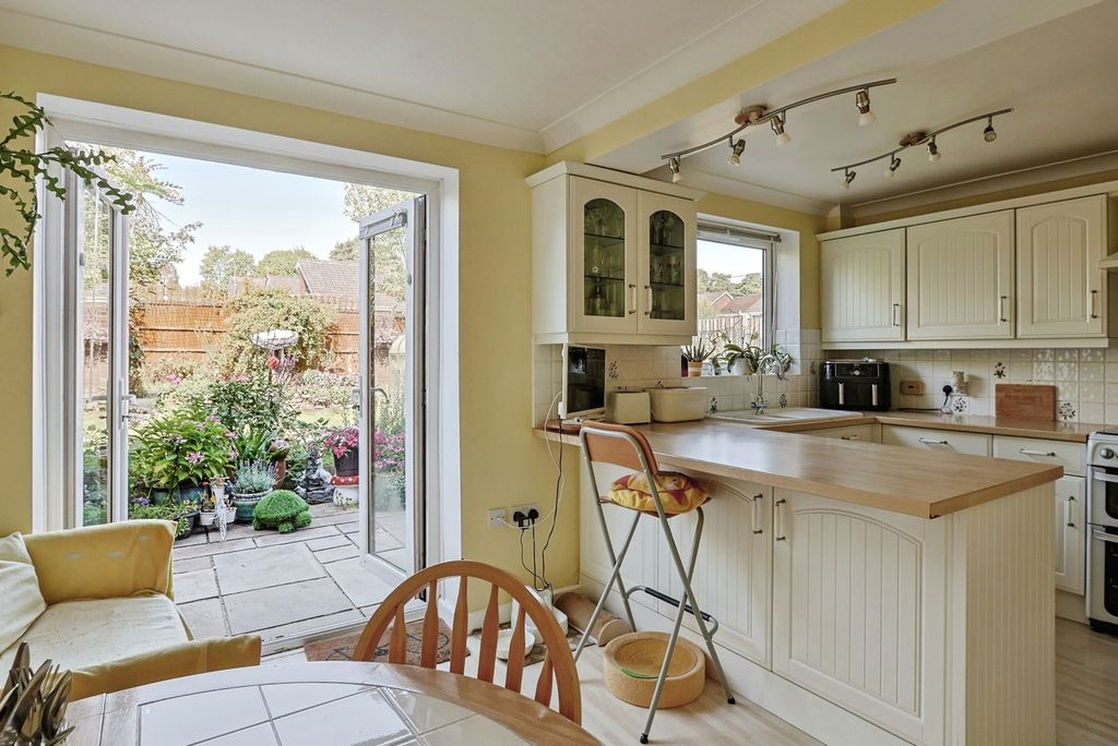 Property photo 2 of 25 Kitchen-Breakfast