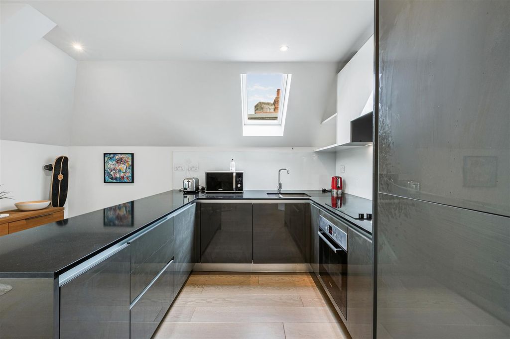 Property photo 2 of 16 Flat 8, 24, Messaline Avenue-10.Jpg