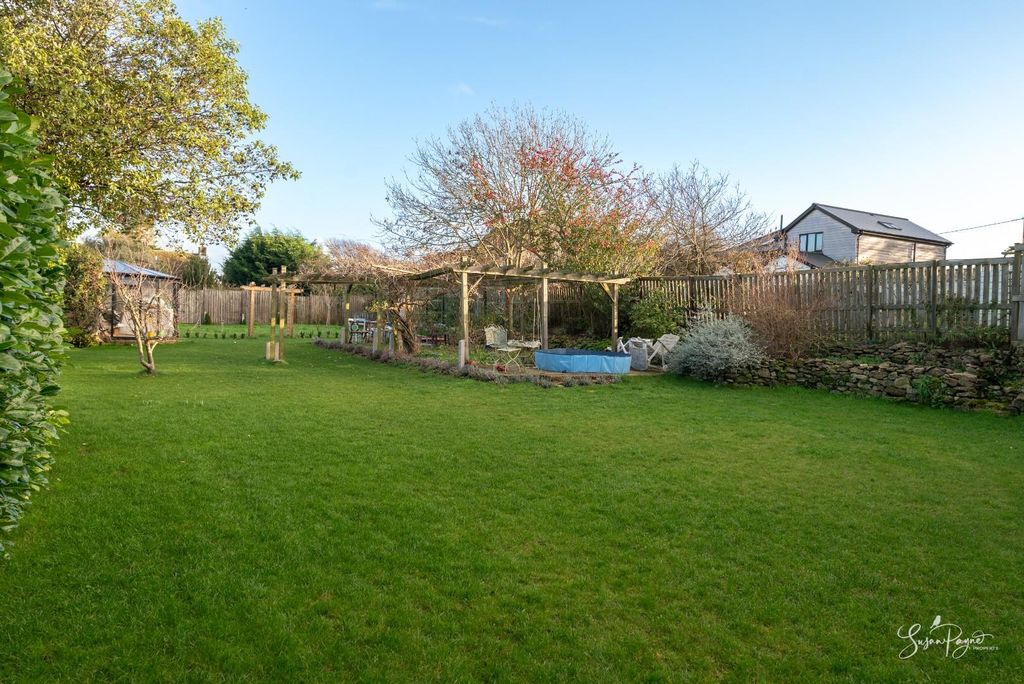 Property photo 2 of 35 Garden