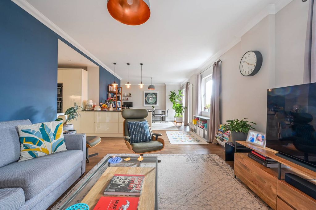 Property photo 2 of 20