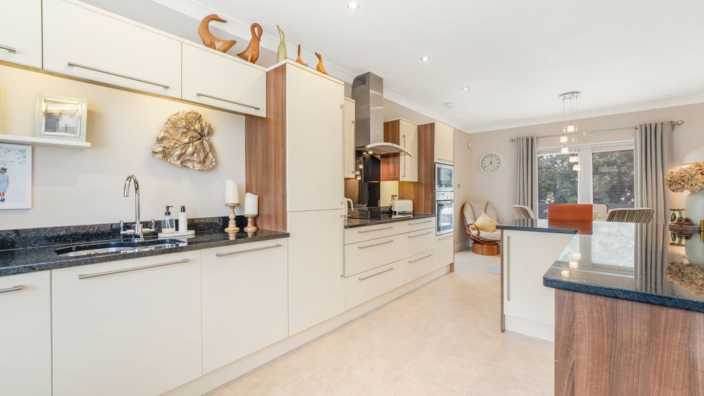 Property photo 3 of 21