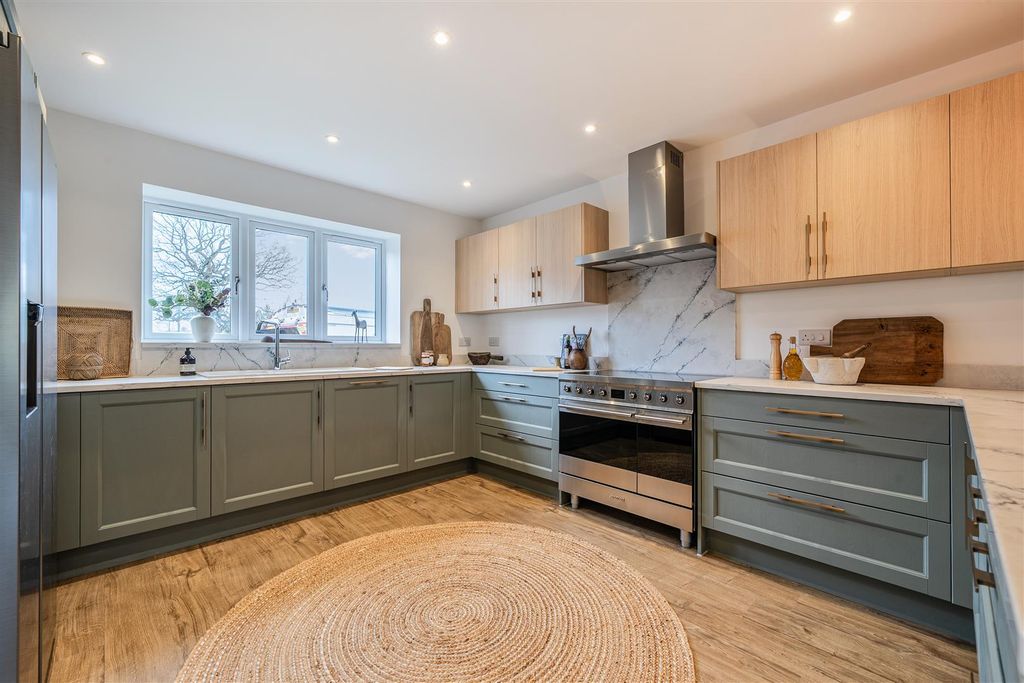 Property photo 2 of 36 Kitchen 4.Jpg