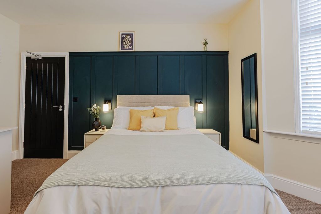 Property photo 2 of 27